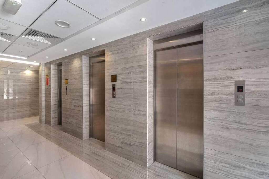 Apartment Luxury 1br With Balcony - Pool Dubai