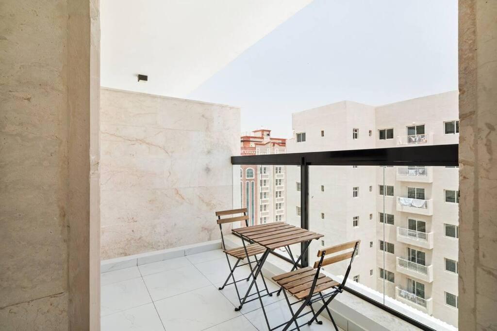 Luxury 1br With Balcony - Pool Apartment *