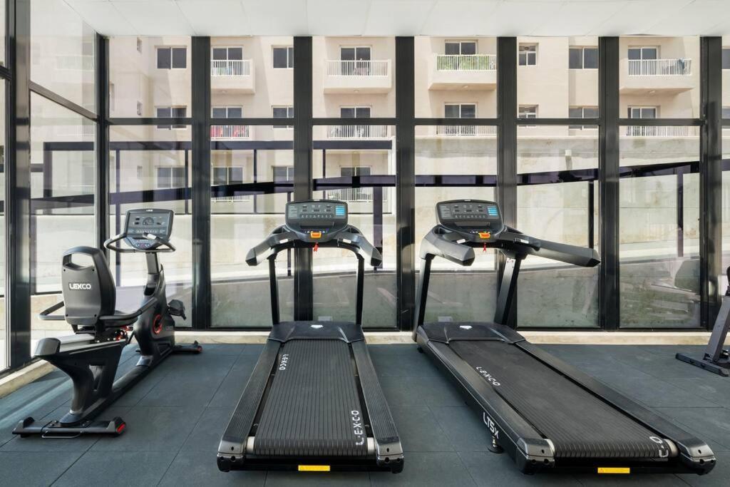 Luxury 1br With Balcony - Pool * Dubai