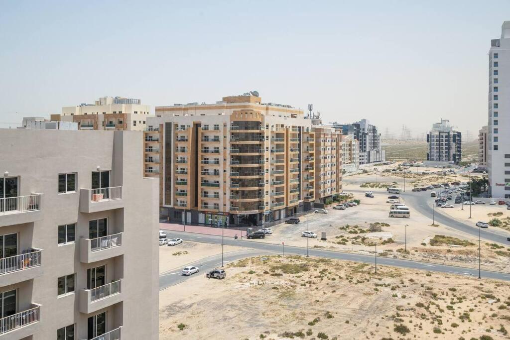 Luxury 1br With Balcony - Pool Apartment