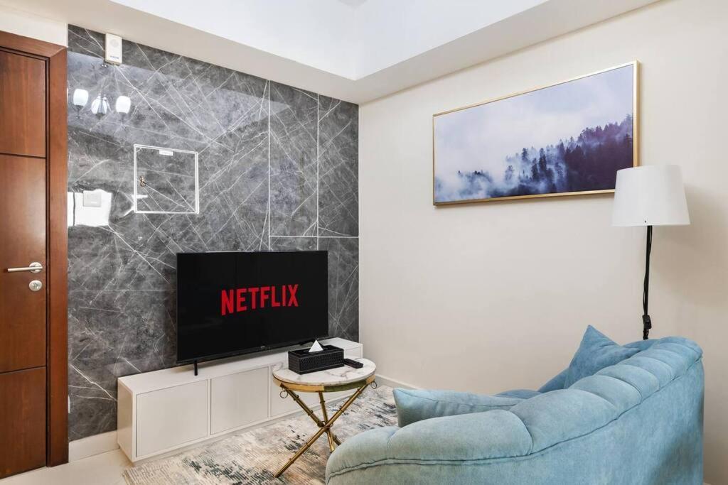 Luxury 1br With Balcony - Pool Apartment *