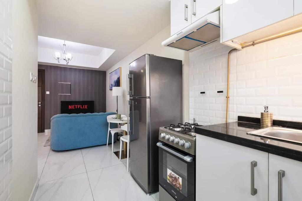 Luxury 1br With Balcony - Pool Dubai